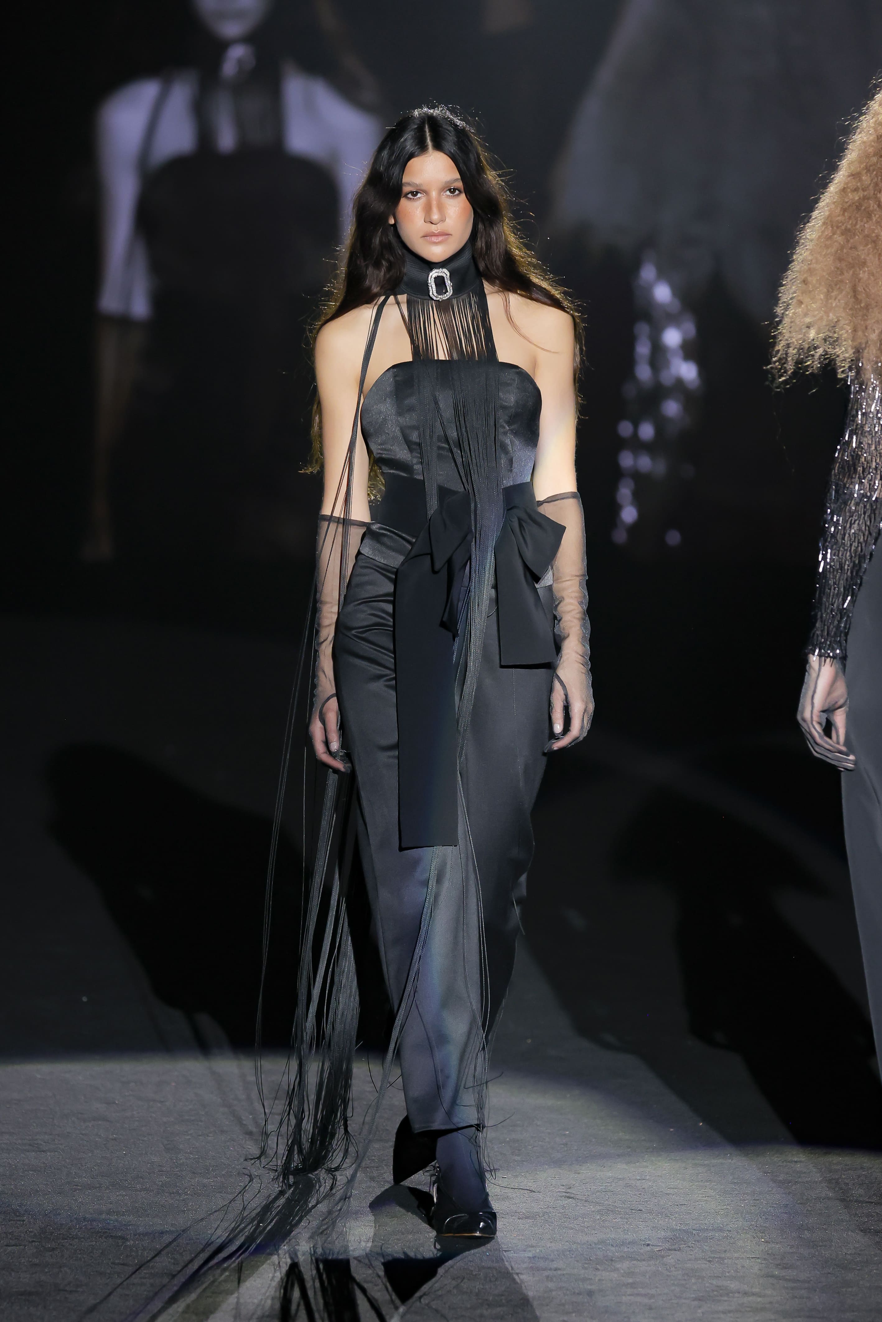 catwalk look evokes mystery, power and theatricality with an avant-garde approach