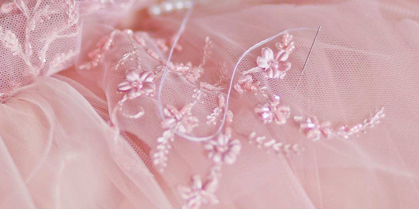 Handcrafted lace detail in powder pink tulle, one of the most elegant alternatives to the traditional white wedding dress.