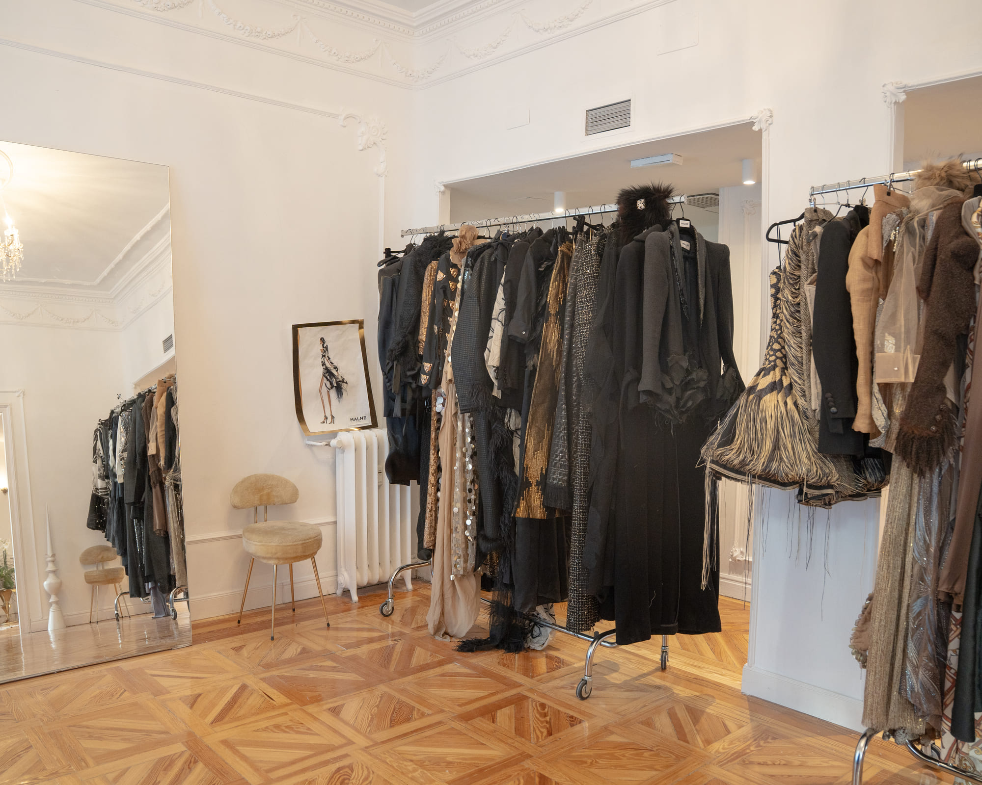 Atelier local de Malne, representando la moda de proximidad y el lujo hecho en España.