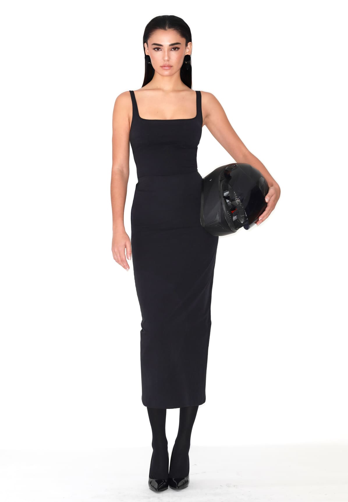 Black midi pencil skirt with a high waist and a fitted silhouette - model